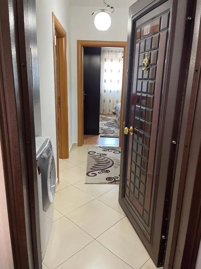City Center With Lake View One Bedroom Apartment ポグラデツ