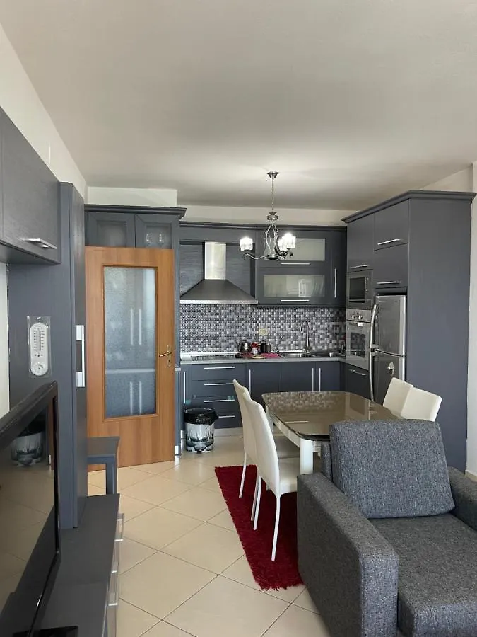 City Center With Lake View One Bedroom Apartment ポグラデツ